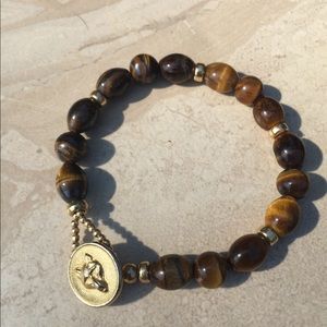 Tigers eye beaded bracelet with a fox closure.